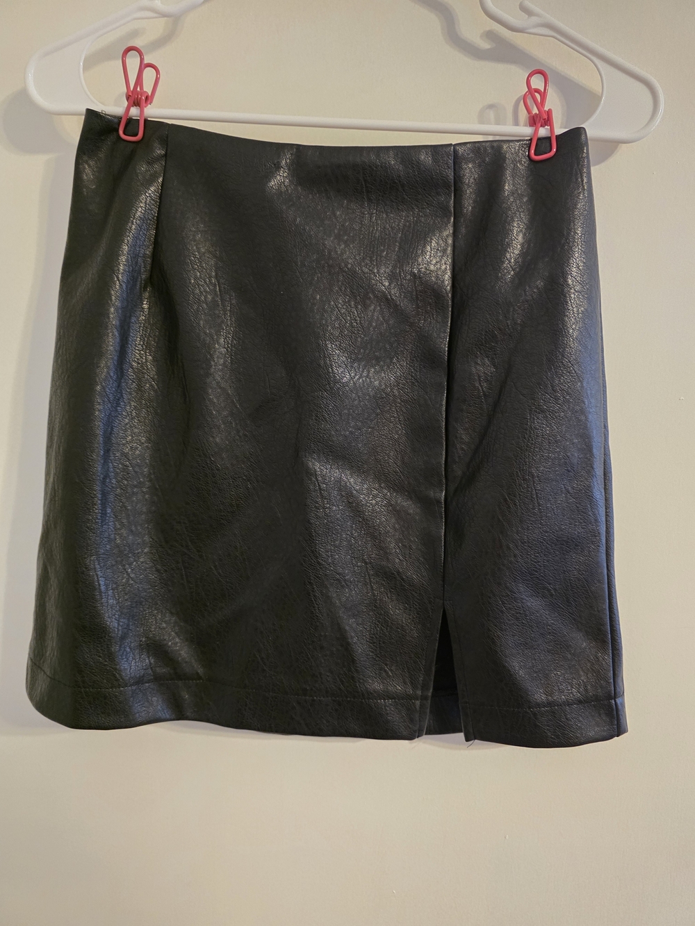 Wild Fable Black Faux Leather Mini Skirt Size 4 Juniors Front Slit